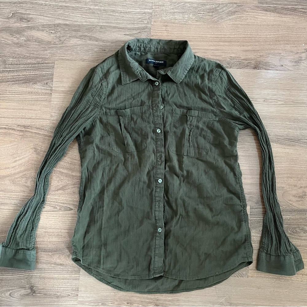 Banana Republic khaki green button up shirt